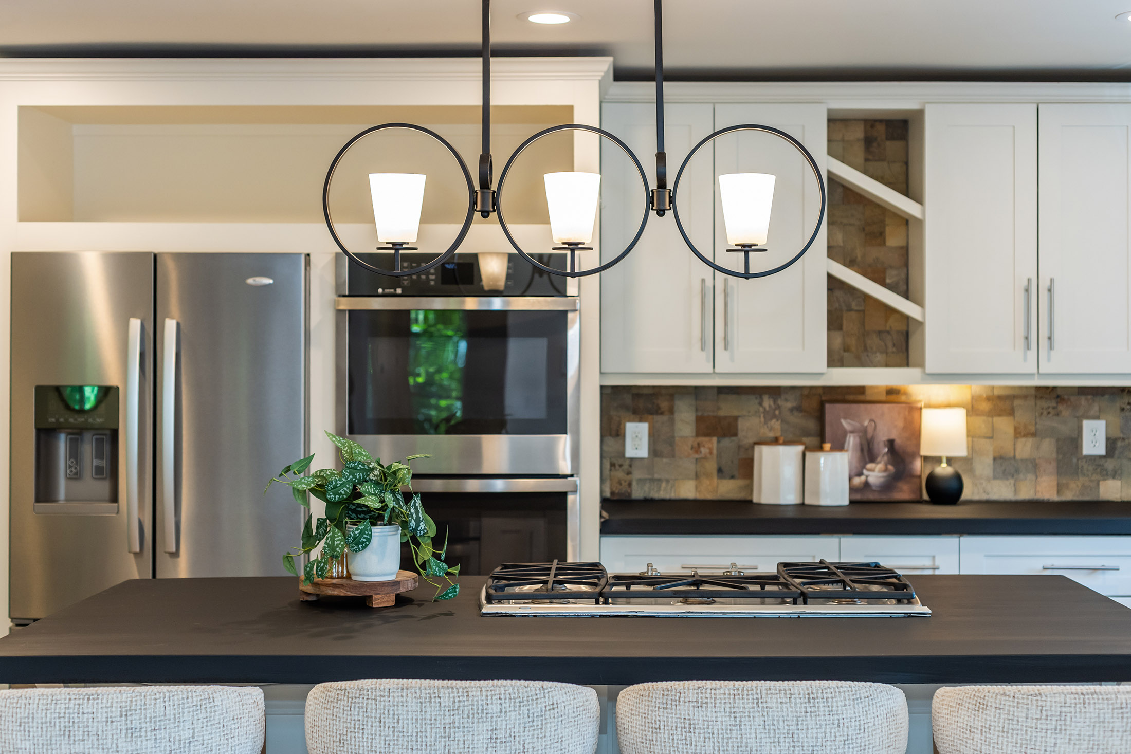  Thoughtfully Renovated Contemporary Home - 物件實景