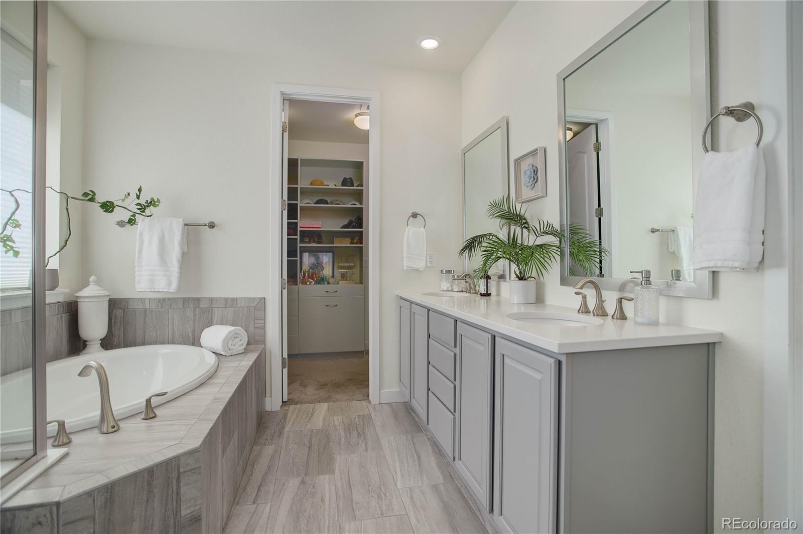 Littleton, Colorado, 80125, United States, 4 Bedrooms Bedrooms, ,3 BathroomsBathrooms,Residential,For Sale,1735899