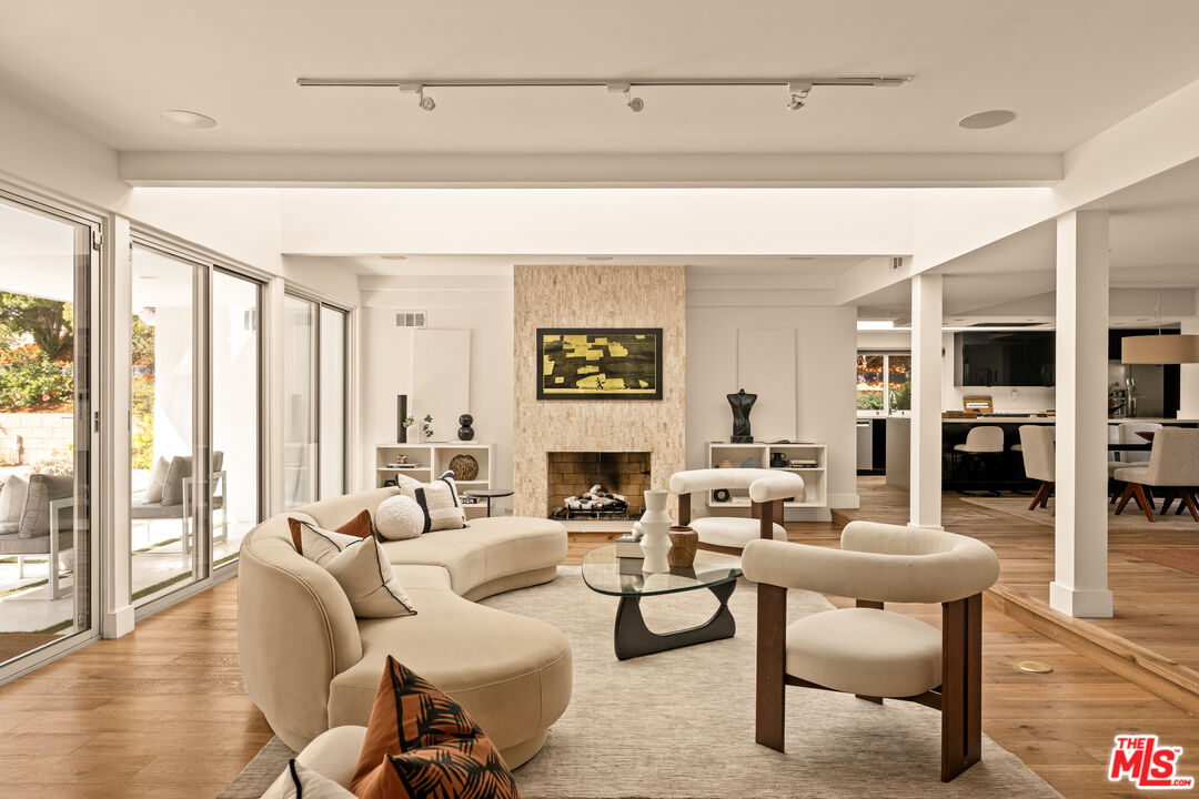 Los Angeles, California, 90027, United States, 4 Bedrooms Bedrooms, ,2 BathroomsBathrooms,Residential,For Sale,1989573