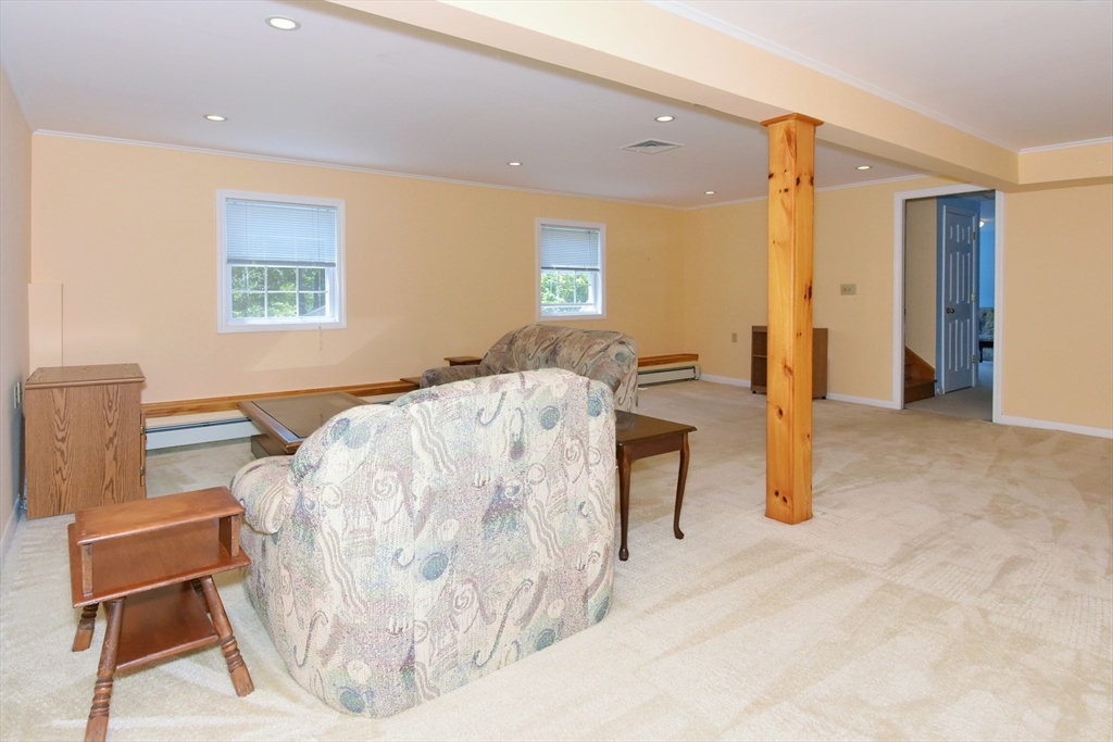 Worcester, Massachusetts, 01602, United States, 3 Bedrooms Bedrooms, ,2 BathroomsBathrooms,Residential,For Sale,1902037