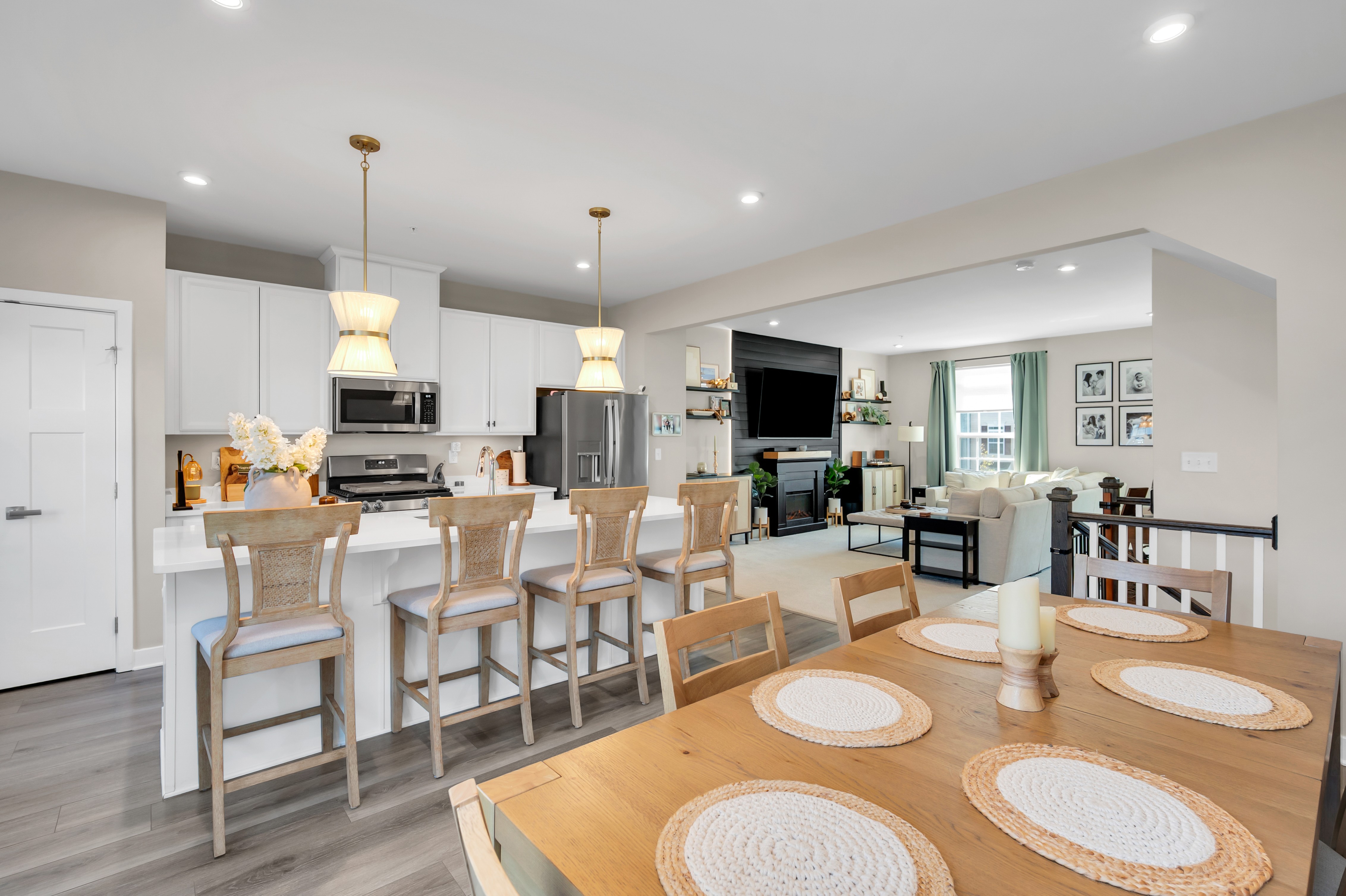  3-Bedroom, 2 full & 2 ½-Bath Townhome at Anchors @Glassworks - 物件實景