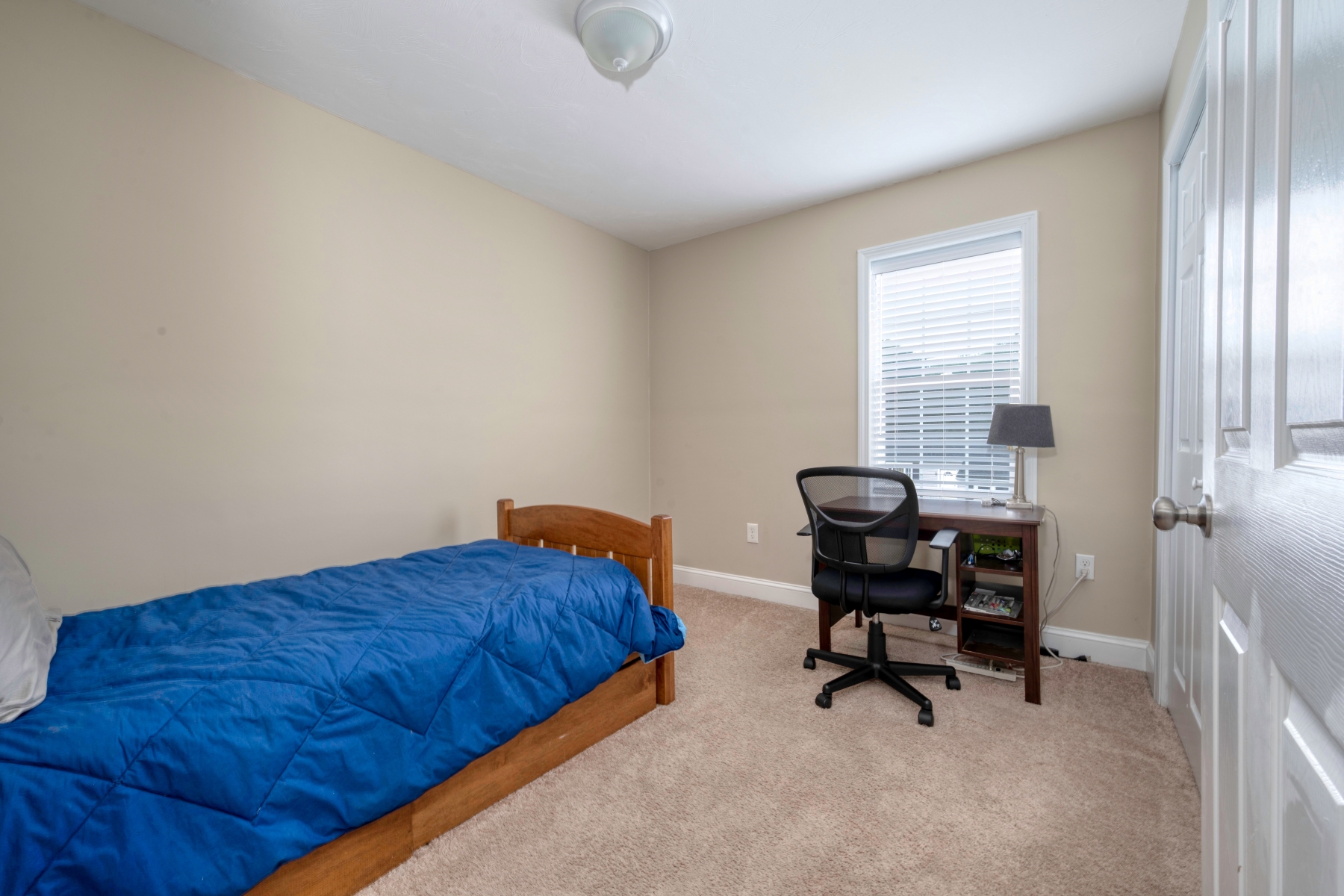 Holbrook, Massachusetts, 02343, United States, 4 Bedrooms Bedrooms, ,3 BathroomsBathrooms,Residential,For Sale,1910565