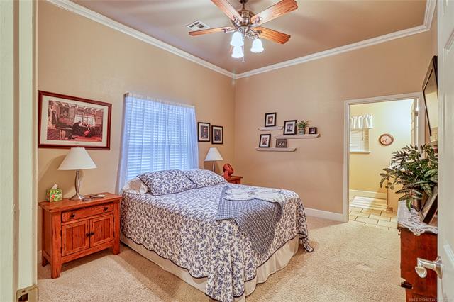 Eufaula, Oklahoma, 74432, United States, 3 Bedrooms Bedrooms, ,4 BathroomsBathrooms,Residential,For Sale,1976546