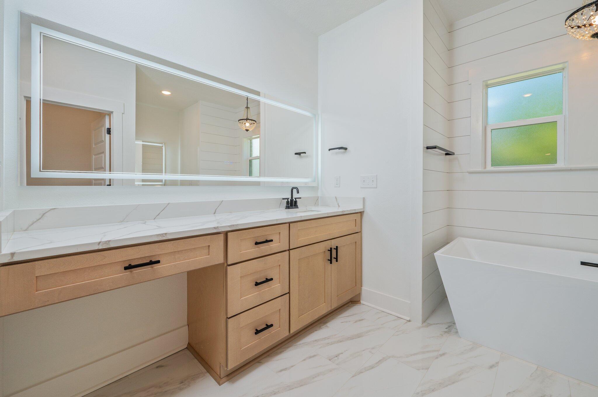 Fort Walton Beach, Florida, 32548, United States, 6 Bedrooms Bedrooms, ,3 BathroomsBathrooms,Residential,For Sale,1890001