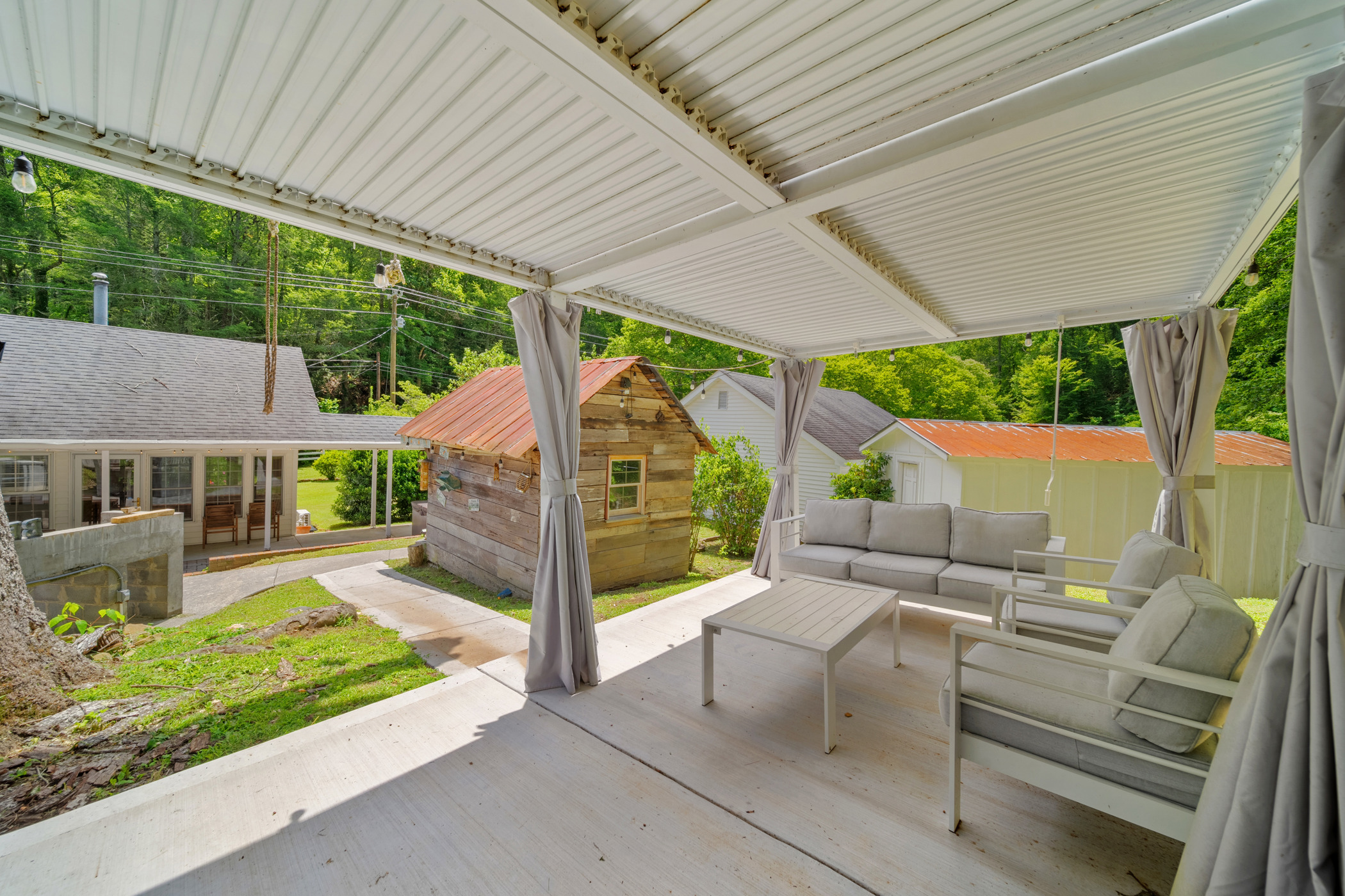 Gatlinburg, Tennessee, 37738, United States, 4 Bedrooms Bedrooms, ,3 BathroomsBathrooms,Residential,For Sale,1974957