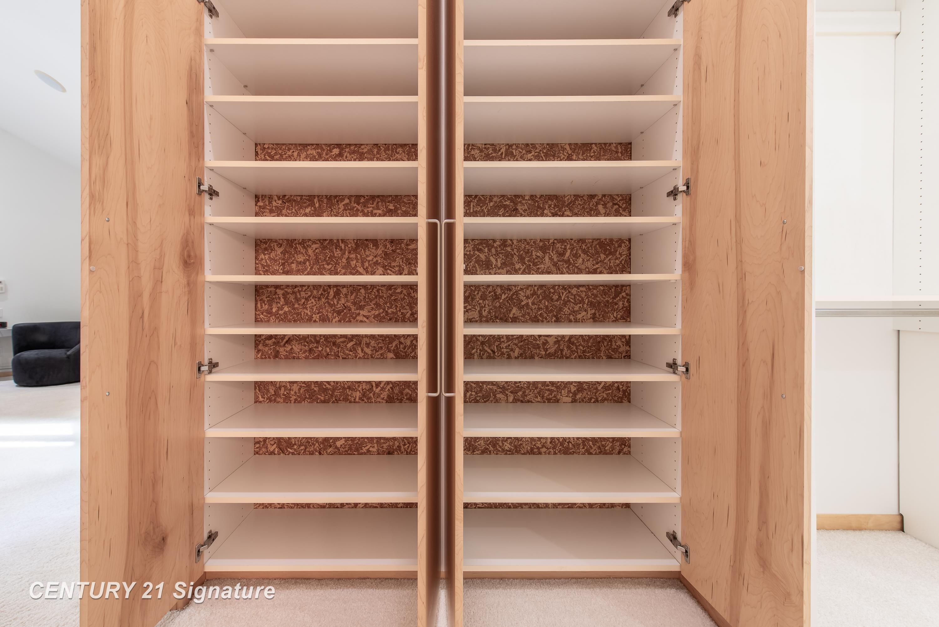 Midland, Michigan, 48642, United States, 4 Bedrooms Bedrooms, ,5 BathroomsBathrooms,Residential,For Sale,1979338