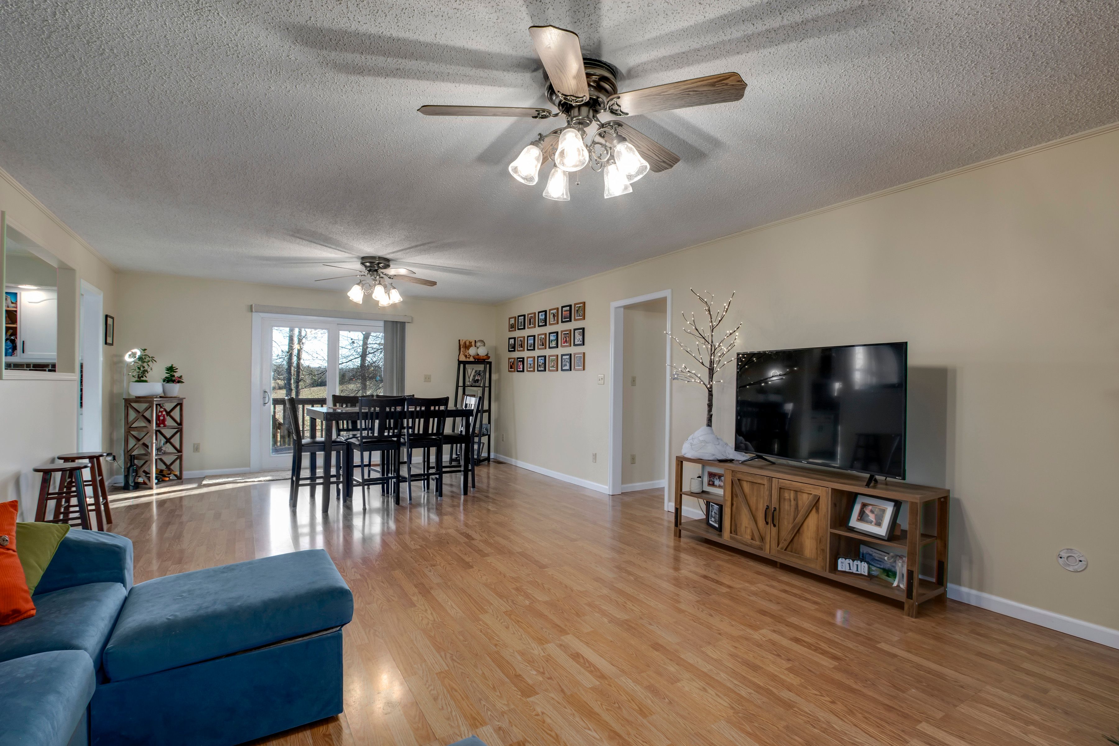 Loudon, Tennessee, 37774, United States, 3 Bedrooms Bedrooms, ,3 BathroomsBathrooms,Residential,For Sale,2011401