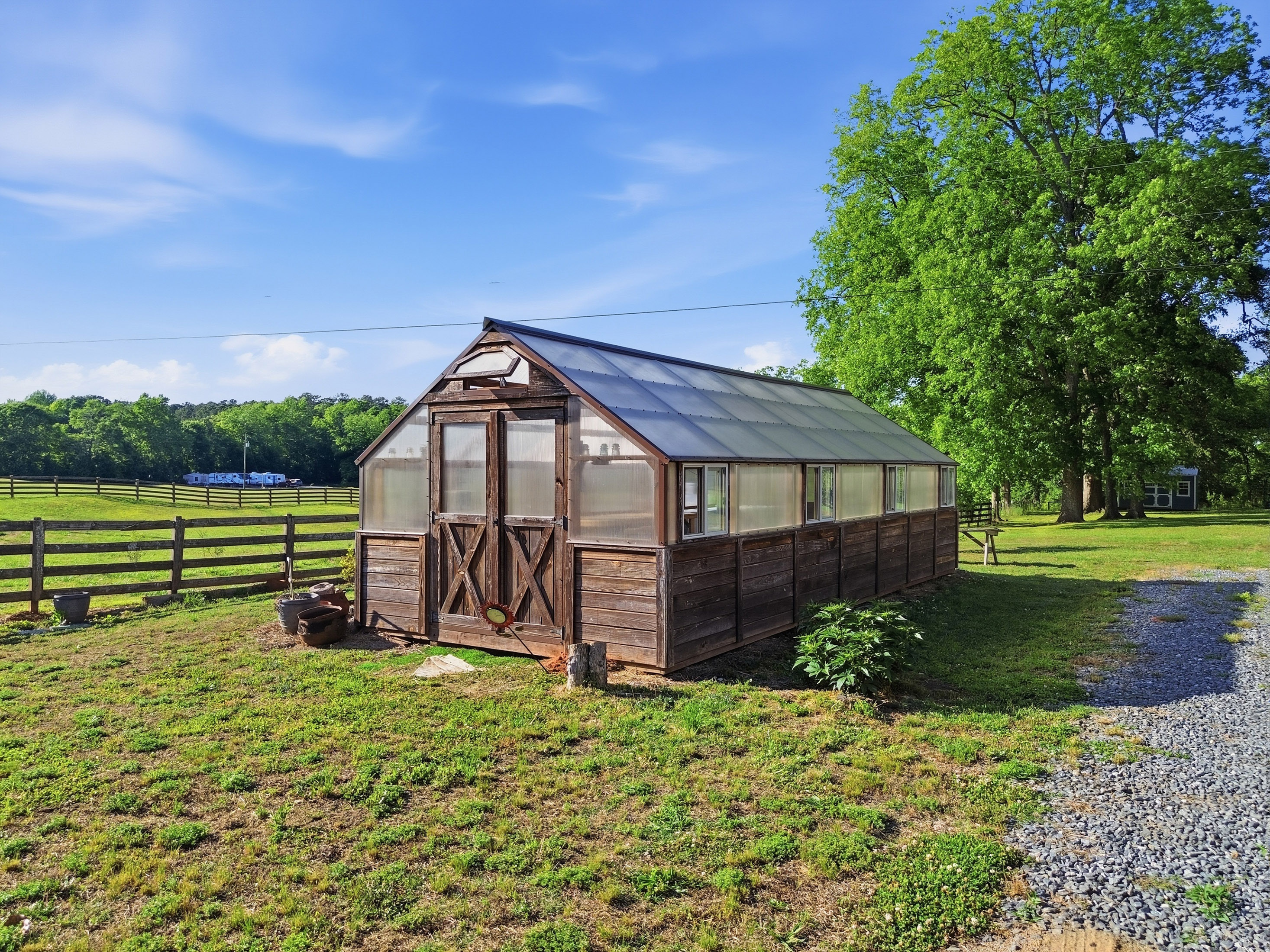  Beautifully Updated Farmhouse, Perfectly Situated on Five Acres - 物件實景
