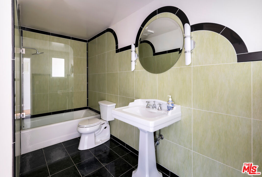 Los Angeles, California, 90068, United States, 3 Bedrooms Bedrooms, ,3 BathroomsBathrooms,Residential,For Sale,1913161