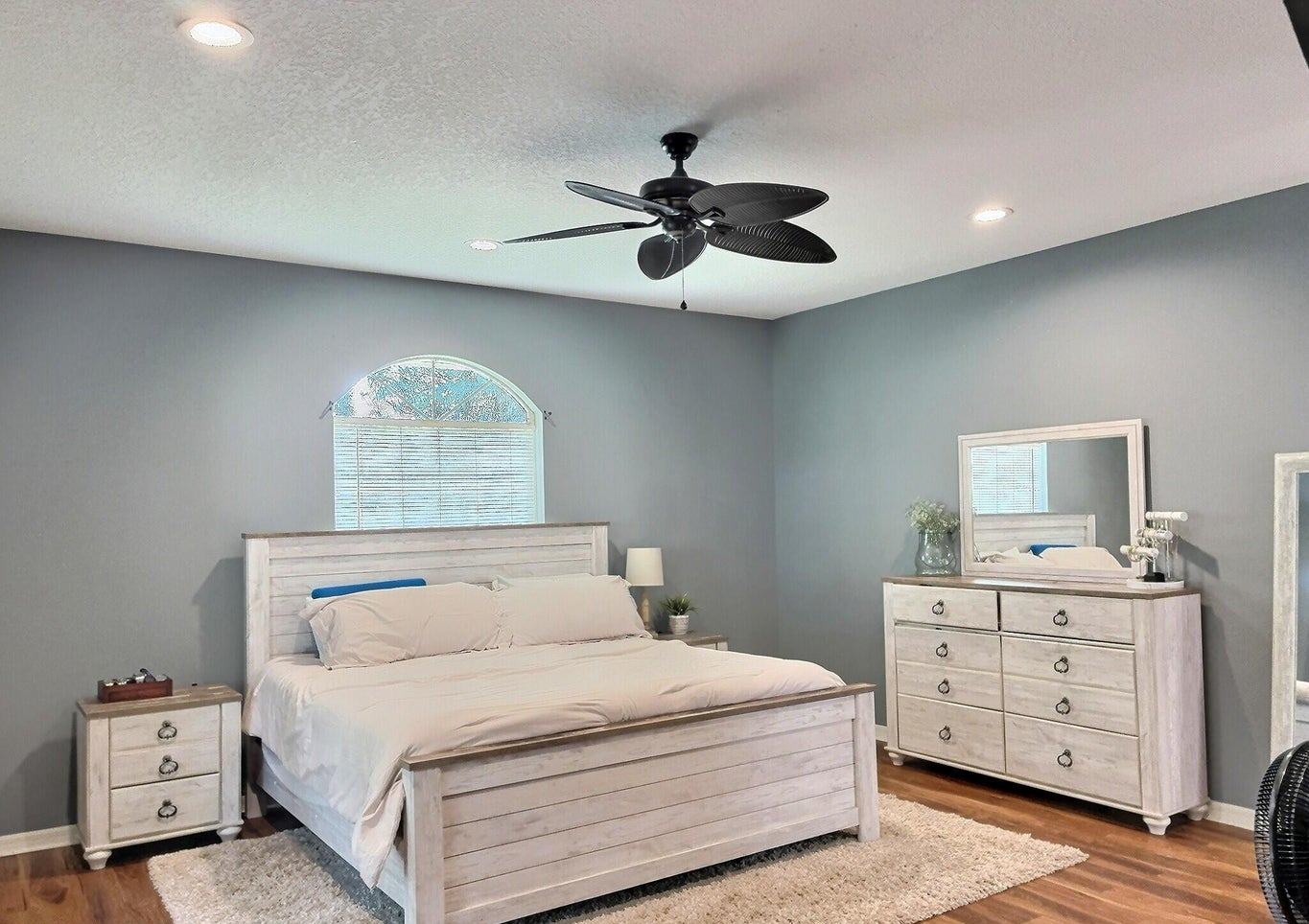Hawthorne, Florida, 32640, United States, 5 Bedrooms Bedrooms, ,2 BathroomsBathrooms,Residential,For Sale,1903674