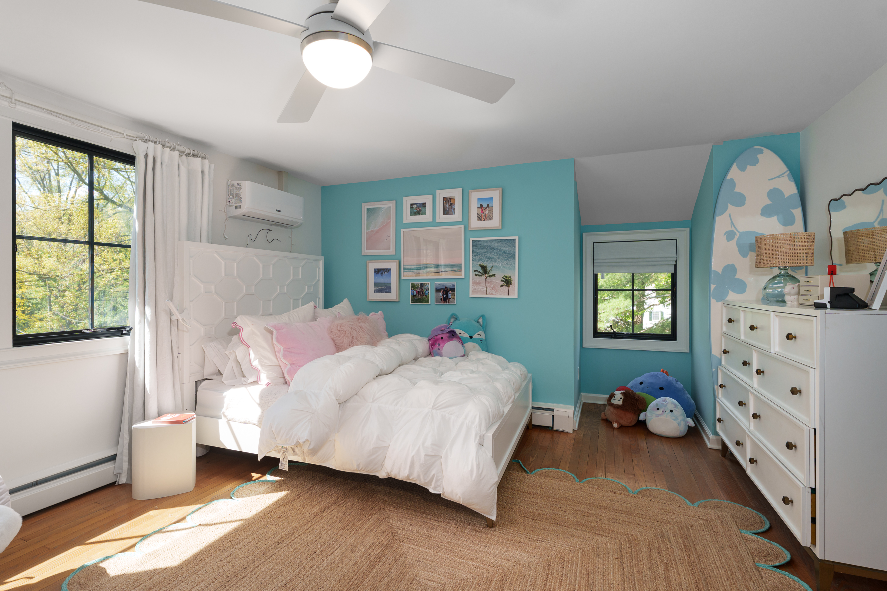  Turnkey Home Featuring Designer Kitchen, New Baths, and Resort-Style Yard - 物件實景