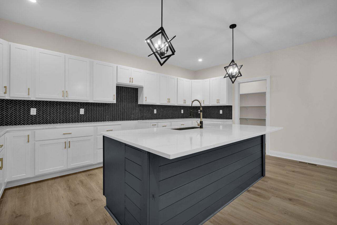 Thornville, Ohio, 43076, United States, 4 Bedrooms Bedrooms, ,4 BathroomsBathrooms,Residential,For Sale,1998970