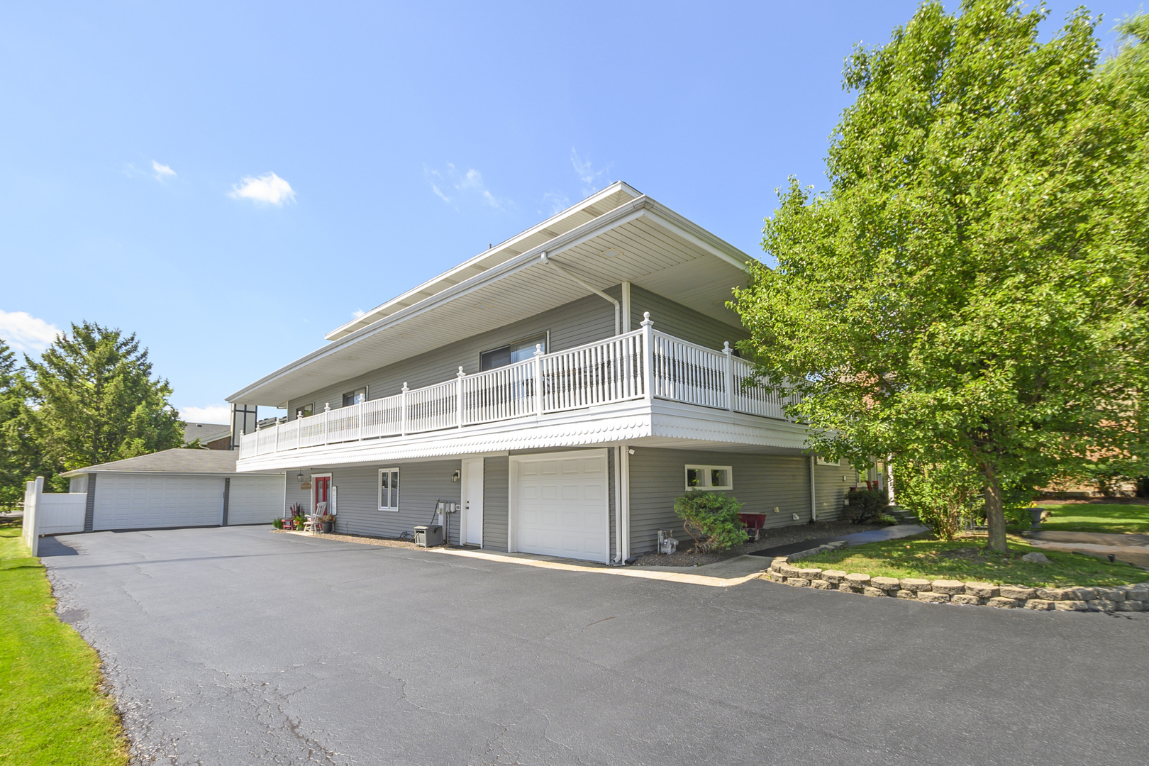 Tinley Park, Illinois, 60487, United States, 6 Bedrooms Bedrooms, ,4 BathroomsBathrooms,Residential,For Sale,1984113