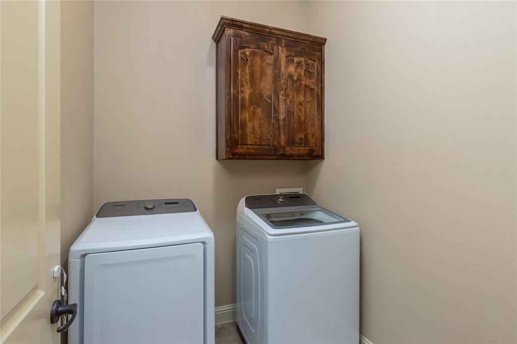 Weatherford, Texas, 76085, United States, 3 Bedrooms Bedrooms, ,3 BathroomsBathrooms,Residential,For Sale,1892460