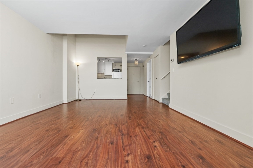 Boston, Massachusetts, 02129, United States, 1 Bedroom Bedrooms, ,2 BathroomsBathrooms,Residential,For Sale,1911386