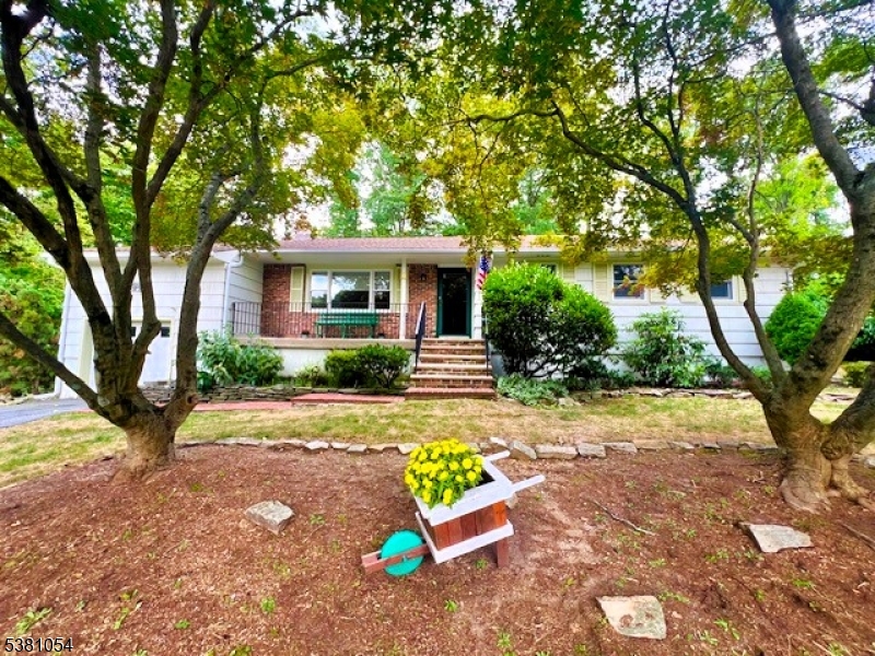 Parsippany-Troy Hills Twp., New Jersey, 07005, United States, 3 Bedrooms Bedrooms, ,2 BathroomsBathrooms,Residential,For Sale,1934343