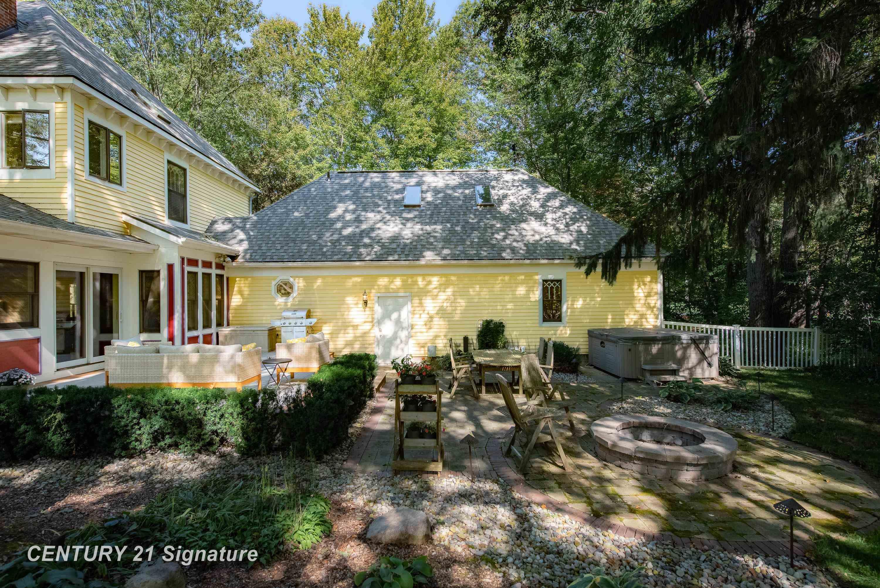 Midland, Michigan, 48642, United States, 5 Bedrooms Bedrooms, ,6 BathroomsBathrooms,Residential,For Sale,1977241