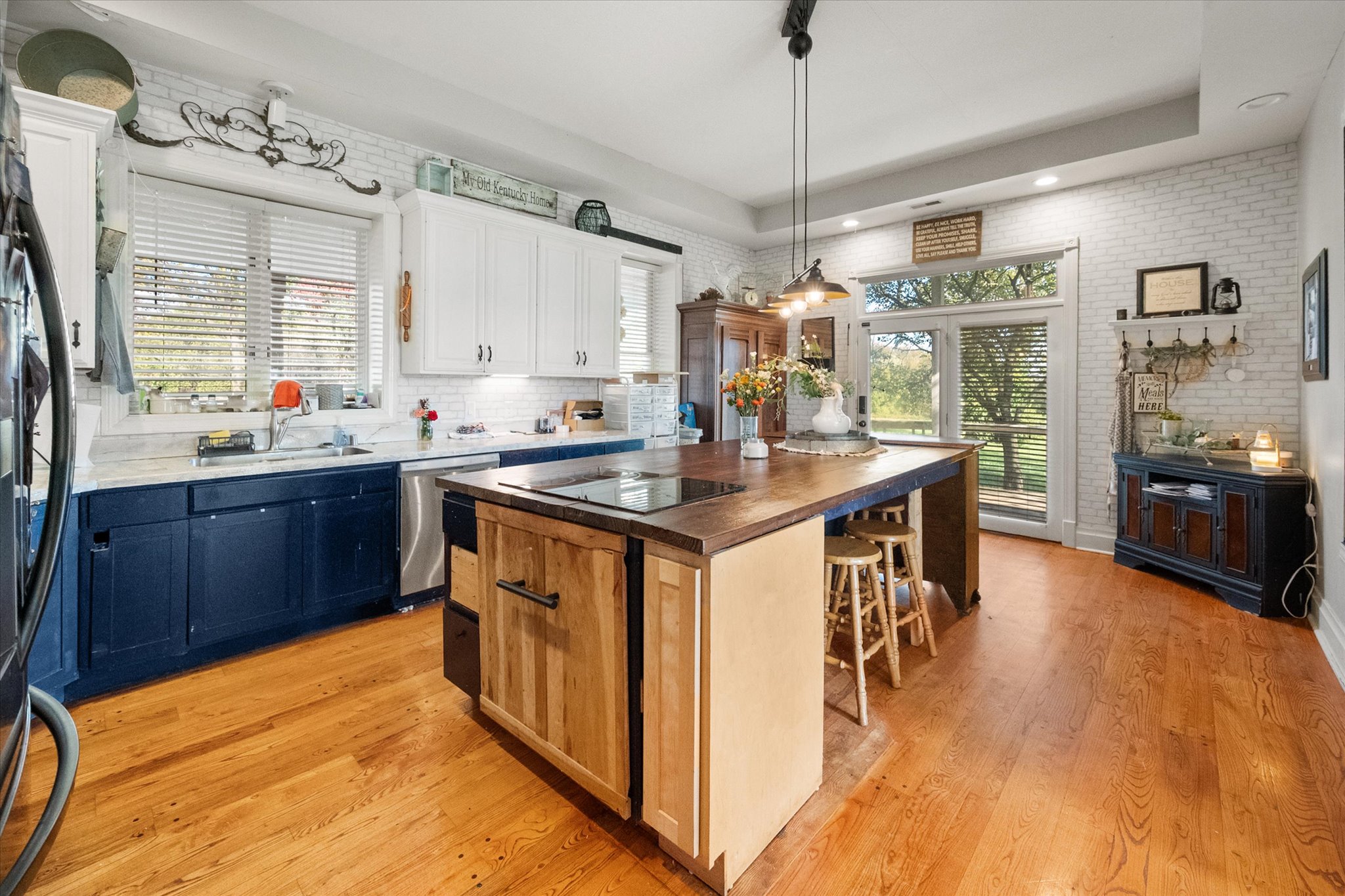 Shelbyville, Kentucky, 40065, United States, 4 Bedrooms Bedrooms, ,3 BathroomsBathrooms,Residential,For Sale,1986481