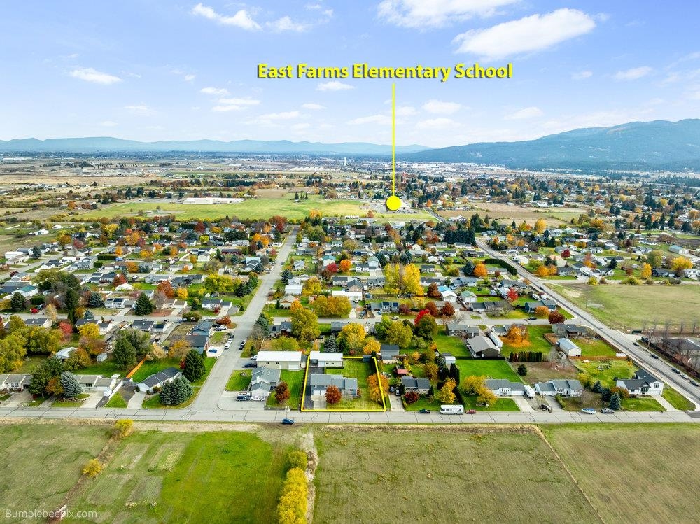 Newman Lake, Washington, 99025, United States, 4 Bedrooms Bedrooms, ,2 BathroomsBathrooms,Residential,For Sale,1987329