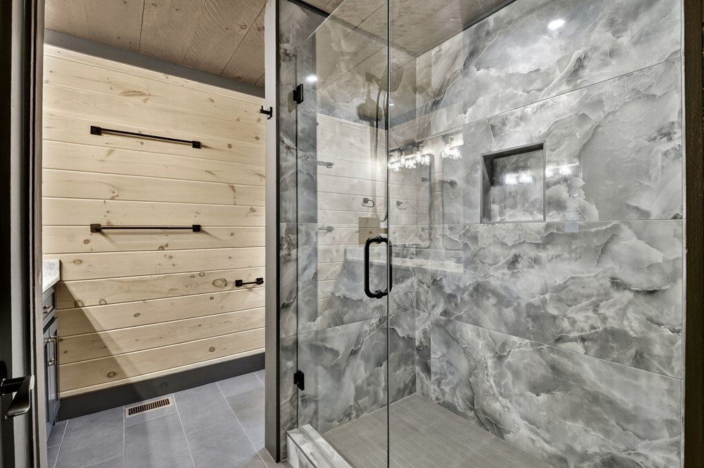 Mineral Bluff, Georgia, 30559, United States, 4 Bedrooms Bedrooms, ,5 BathroomsBathrooms,Residential,For Sale,1986837