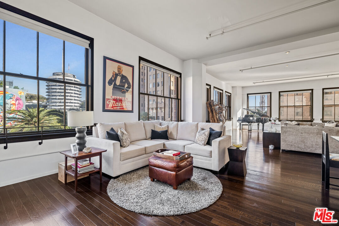 Los Angeles, California, 90028, United States, 2 Bedrooms Bedrooms, ,2 BathroomsBathrooms,Residential,For Sale,1827936