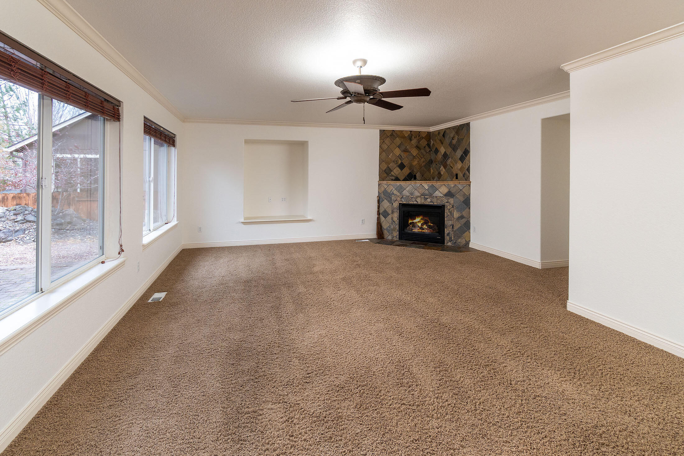 Redmond, Oregon, 97756, United States, 3 Bedrooms Bedrooms, ,3 BathroomsBathrooms,Residential,For Sale,1989039