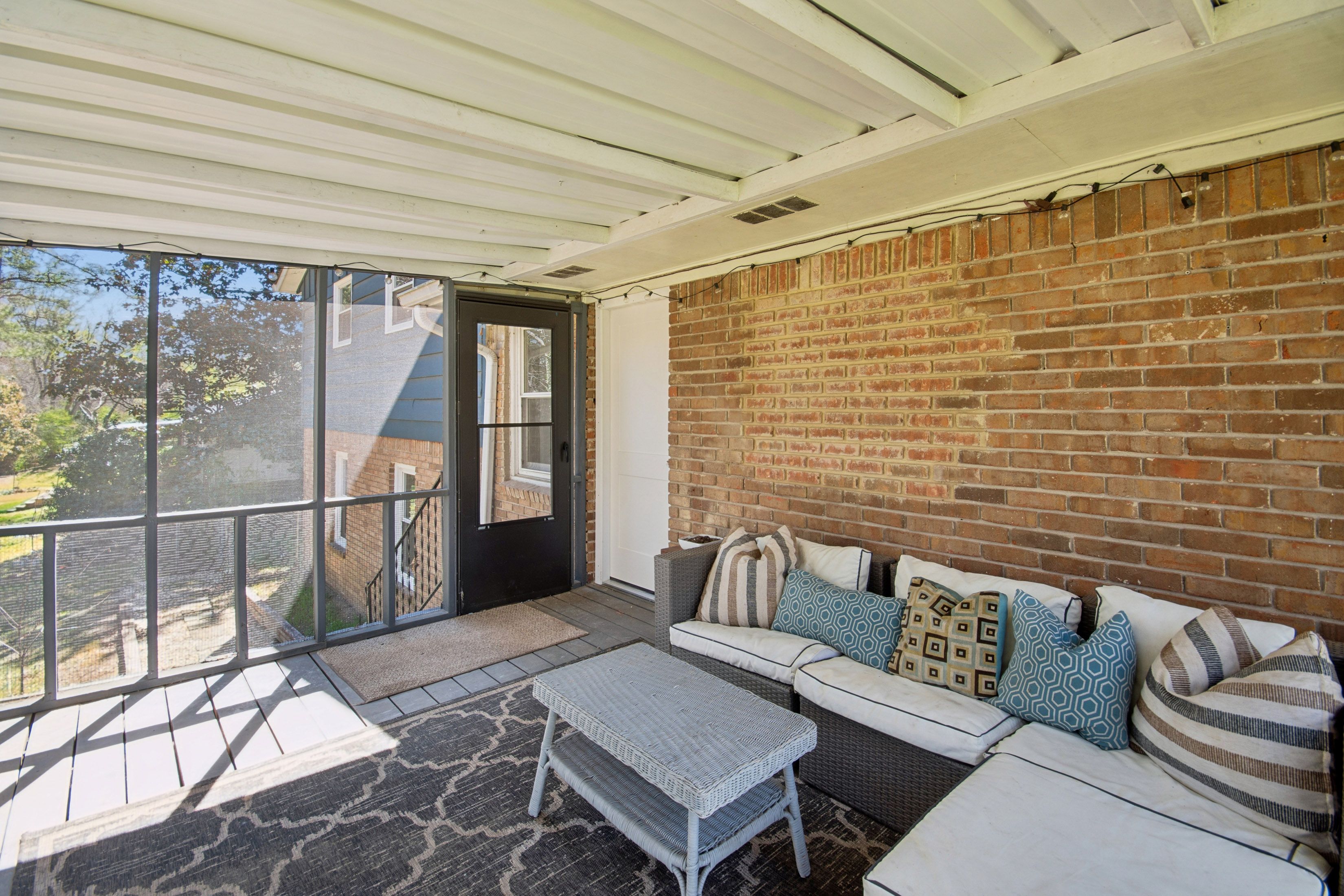  Rare Opportunity in Huntwood Neighborhood - 物件實景