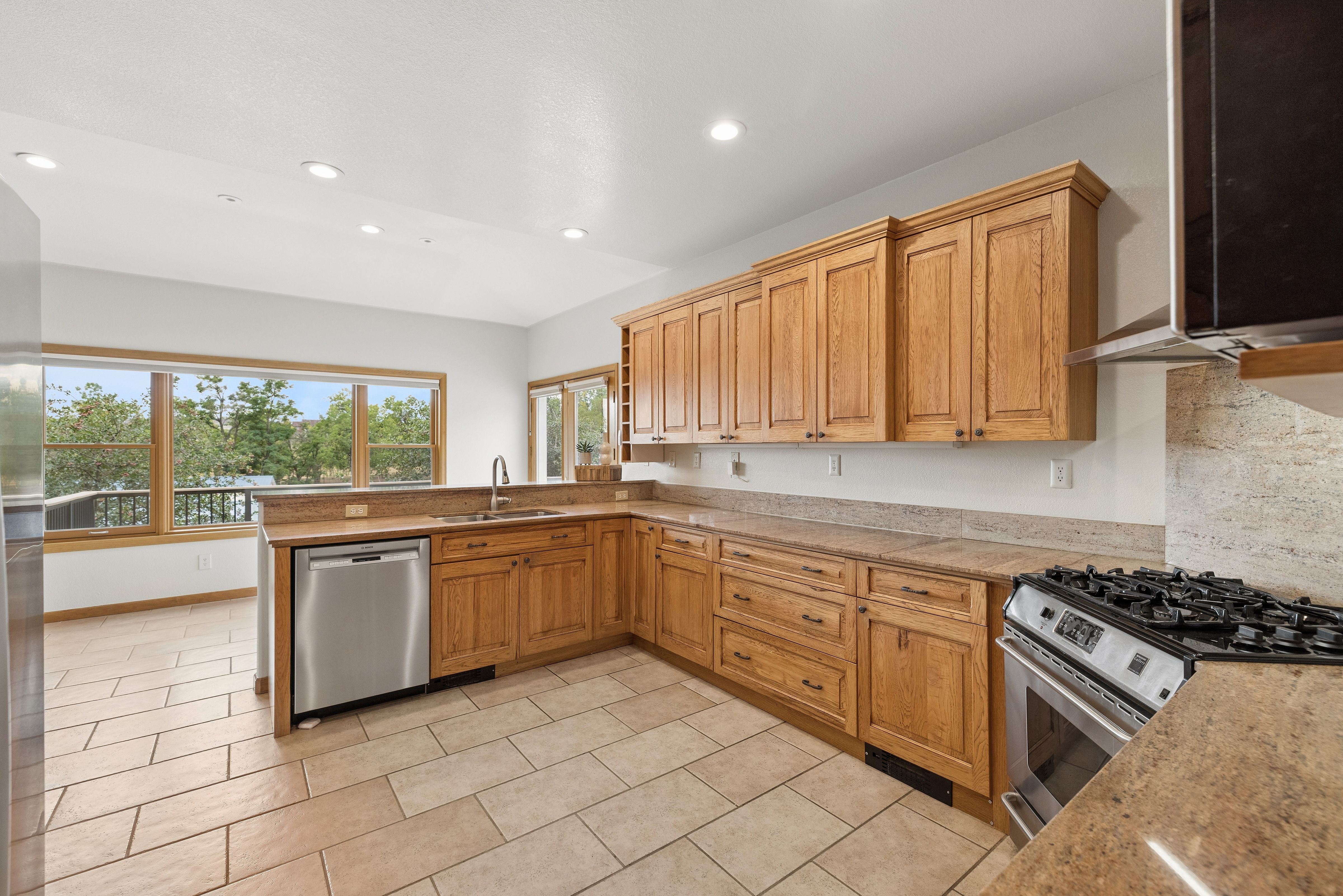  refined expression meets colorado living against a backdrop  of mountain views - 物件實景