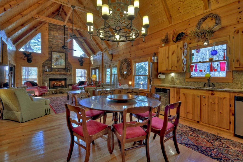 Blue Ridge, Georgia, 30513, United States, 5 Bedrooms Bedrooms, ,3 BathroomsBathrooms,Residential,For Sale,1858988