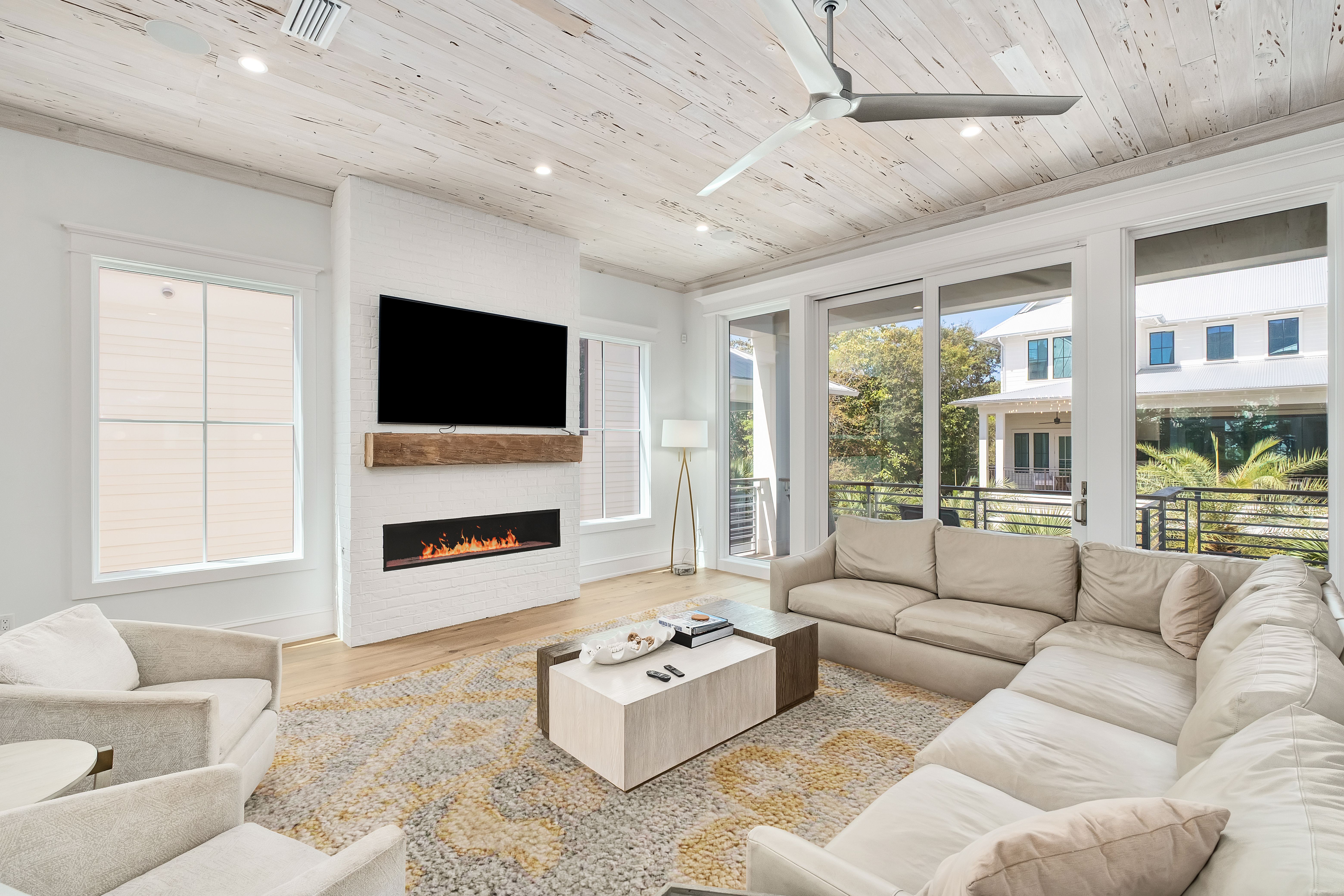  Elegant Retreat With Private Pool And Rooftop Deck Near Beach Access - 物件實景