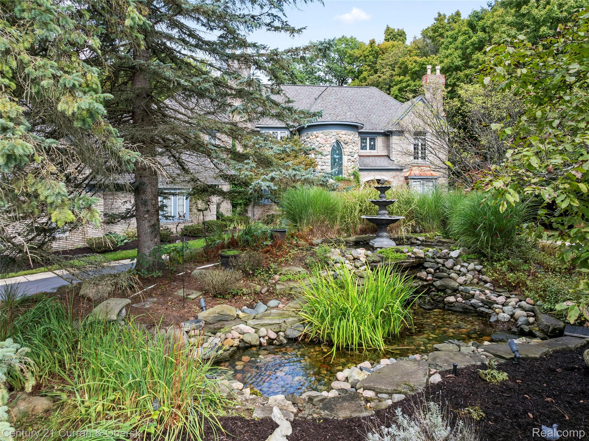 Farmington, Michigan, 48331, United States, 5 Bedrooms Bedrooms, ,6 BathroomsBathrooms,Residential,For Sale,1978092