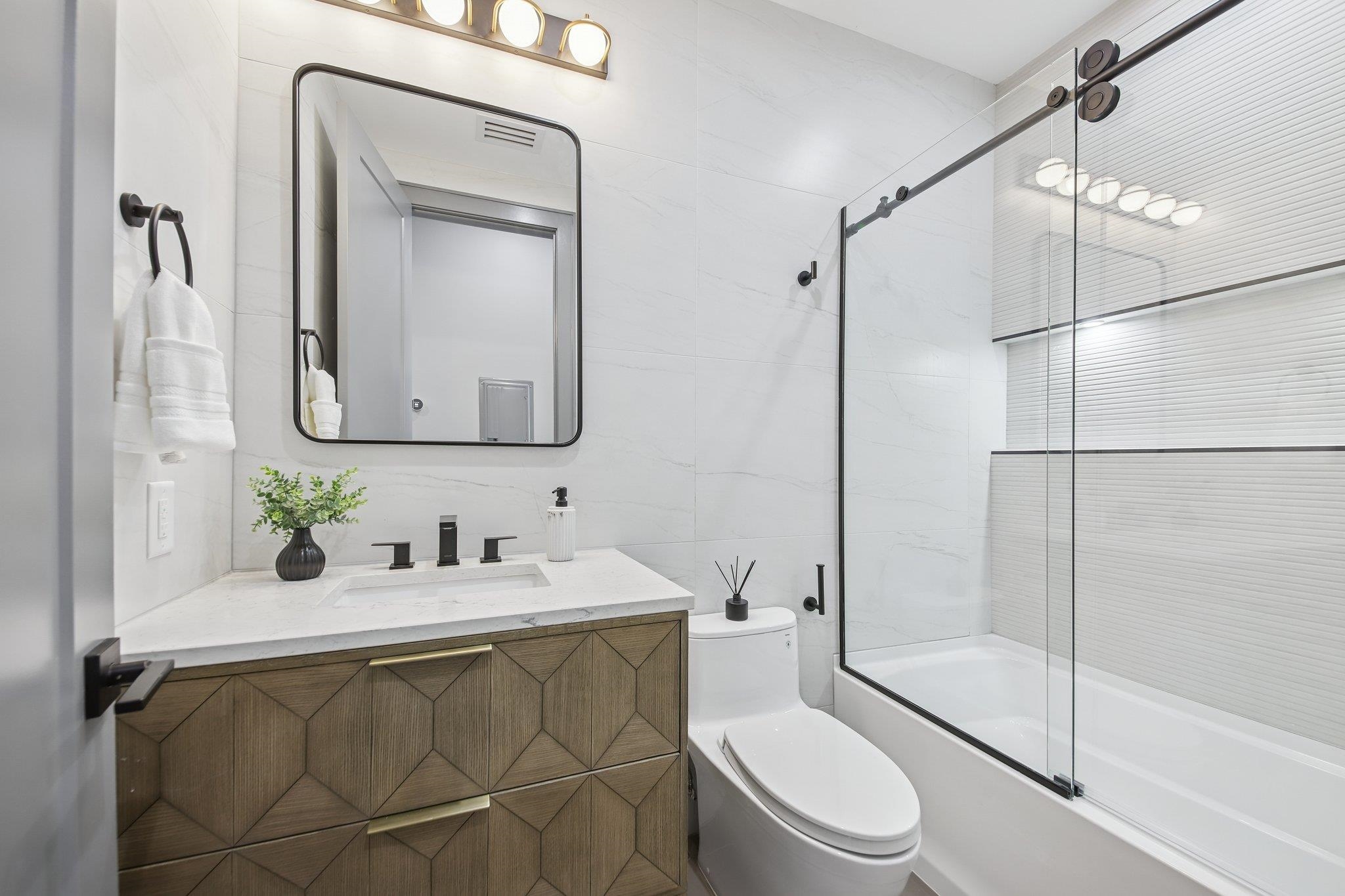 Jc, Heights, New Jersey, 07307, United States, 3 Bedrooms Bedrooms, ,2 BathroomsBathrooms,Residential,For Sale,1995138