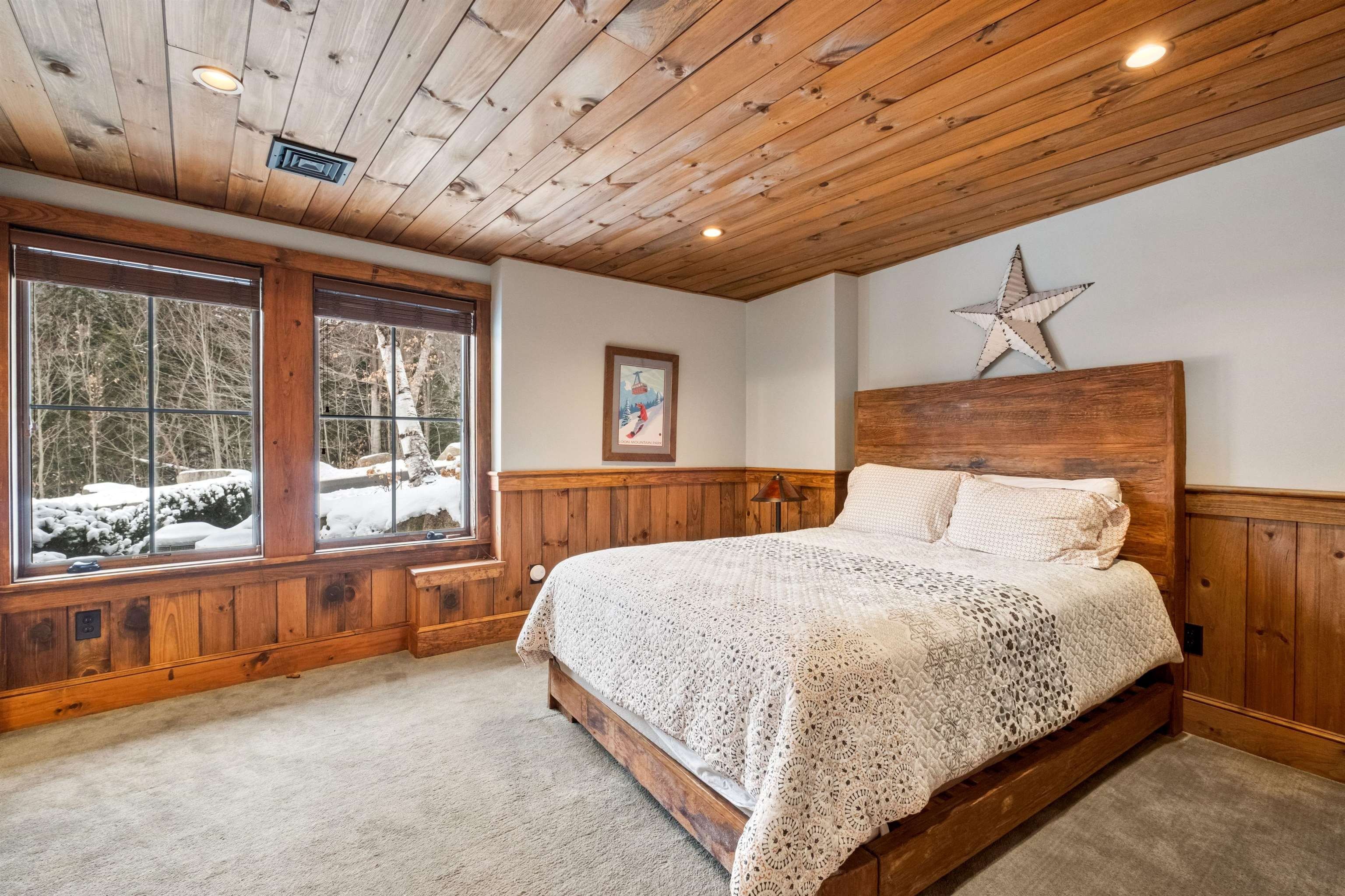 Lincoln, New Hampshire, 03251, United States, 7 Bedrooms Bedrooms, ,4 BathroomsBathrooms,Residential,For Sale,1983511