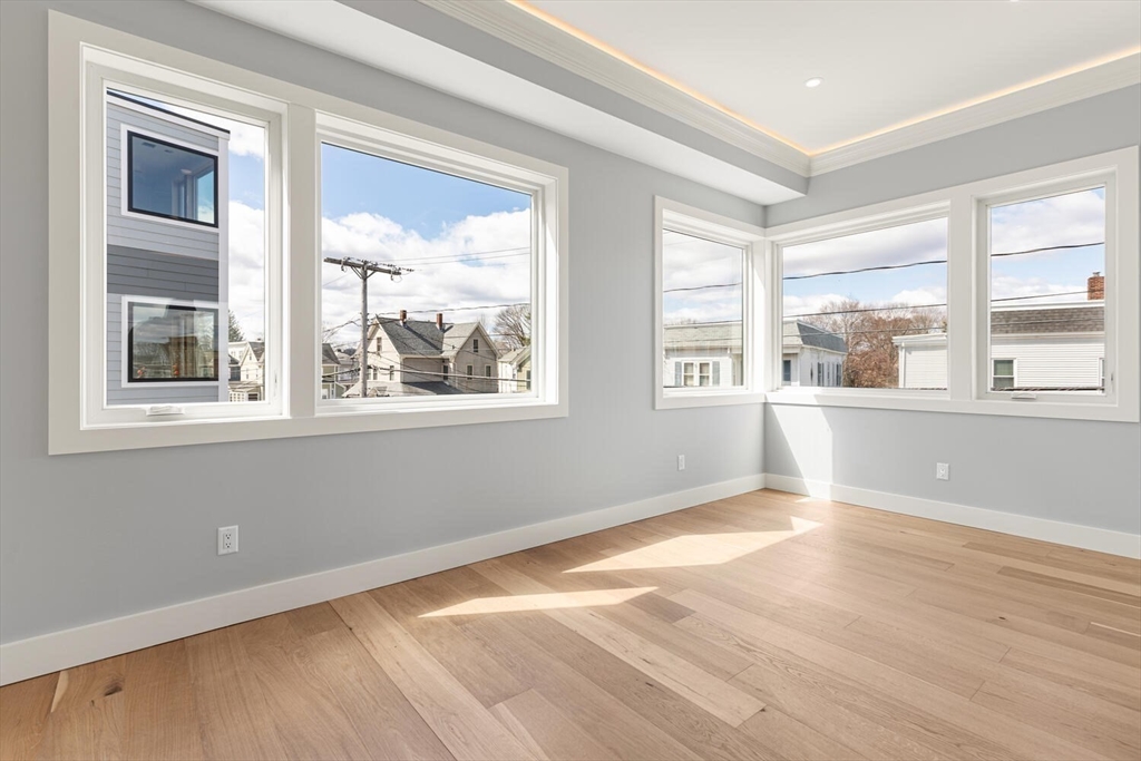 Waltham, Massachusetts, 02453, United States, 4 Bedrooms Bedrooms, ,4 BathroomsBathrooms,Residential,For Sale,1906514