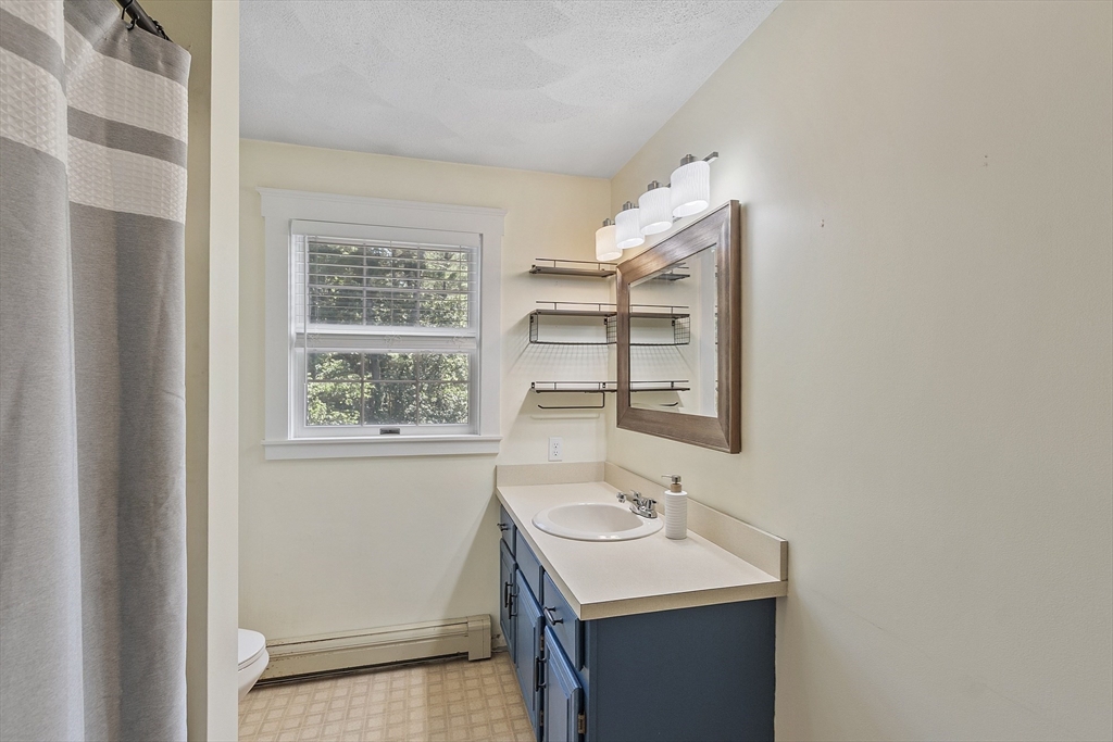 Lunenburg, Massachusetts, 01462, United States, 4 Bedrooms Bedrooms, ,3 BathroomsBathrooms,Residential,For Sale,1885321