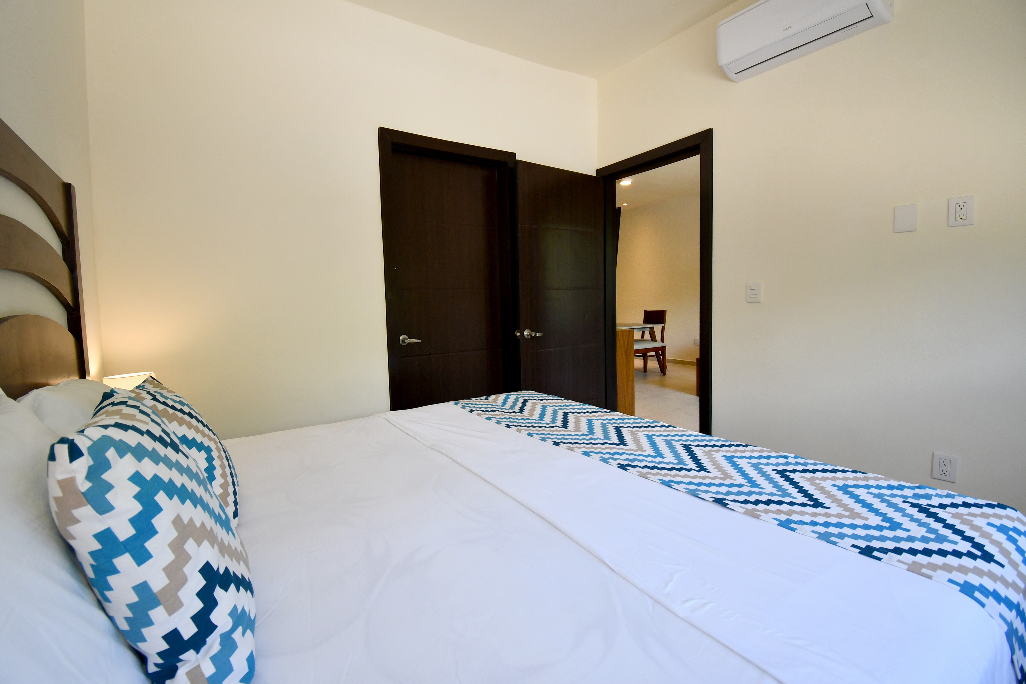  Spacious Three-Bedroom Condominium - 物件實景