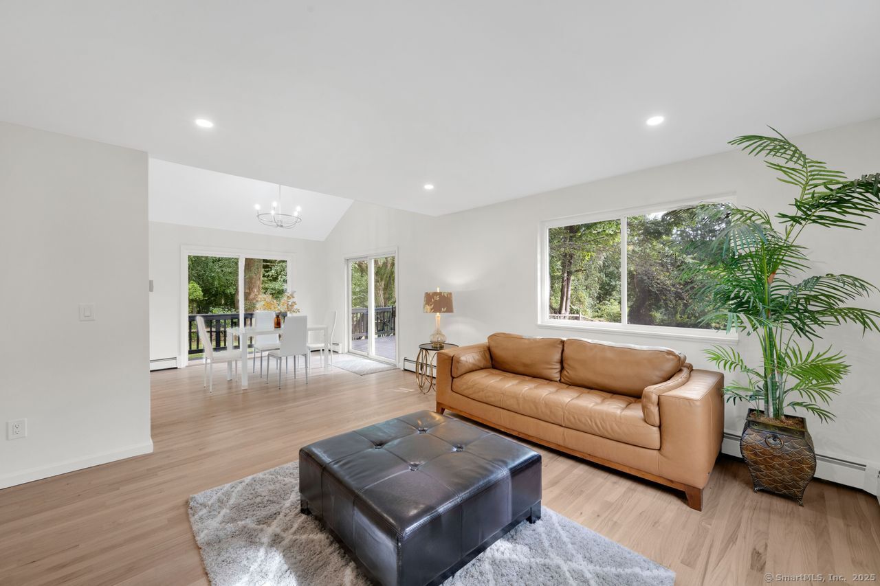 Milford, Connecticut, 06461, United States, 4 Bedrooms Bedrooms, ,3 BathroomsBathrooms,Residential,For Sale,1932741