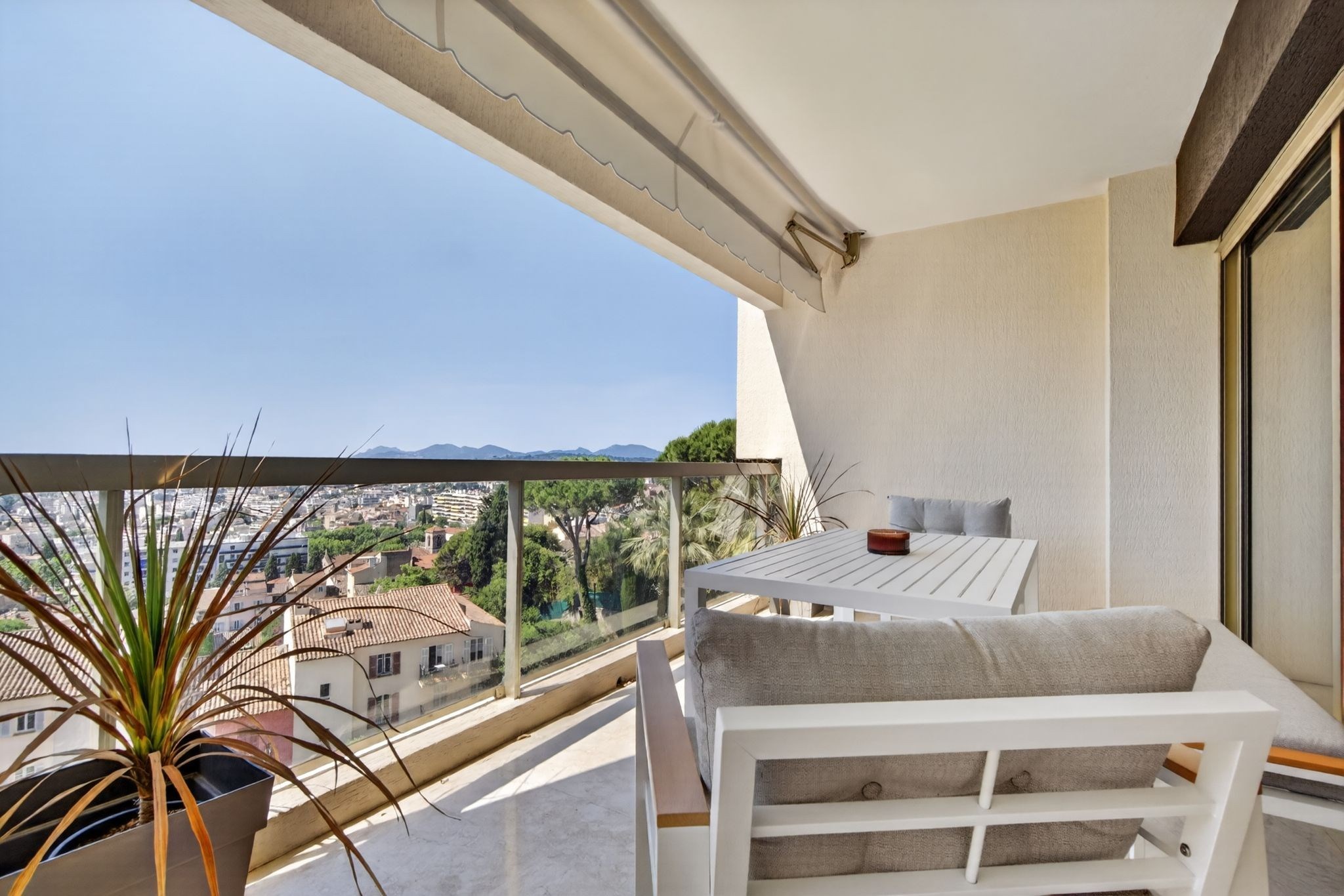  Le Cannet top floor apartment with panoramic sea views terrace and double garage - 物件實景