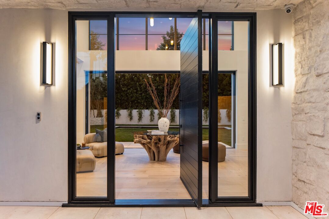 Los Angeles, California, 90049, United States, 5 Bedrooms Bedrooms, ,3 BathroomsBathrooms,Residential,For Sale,1839044