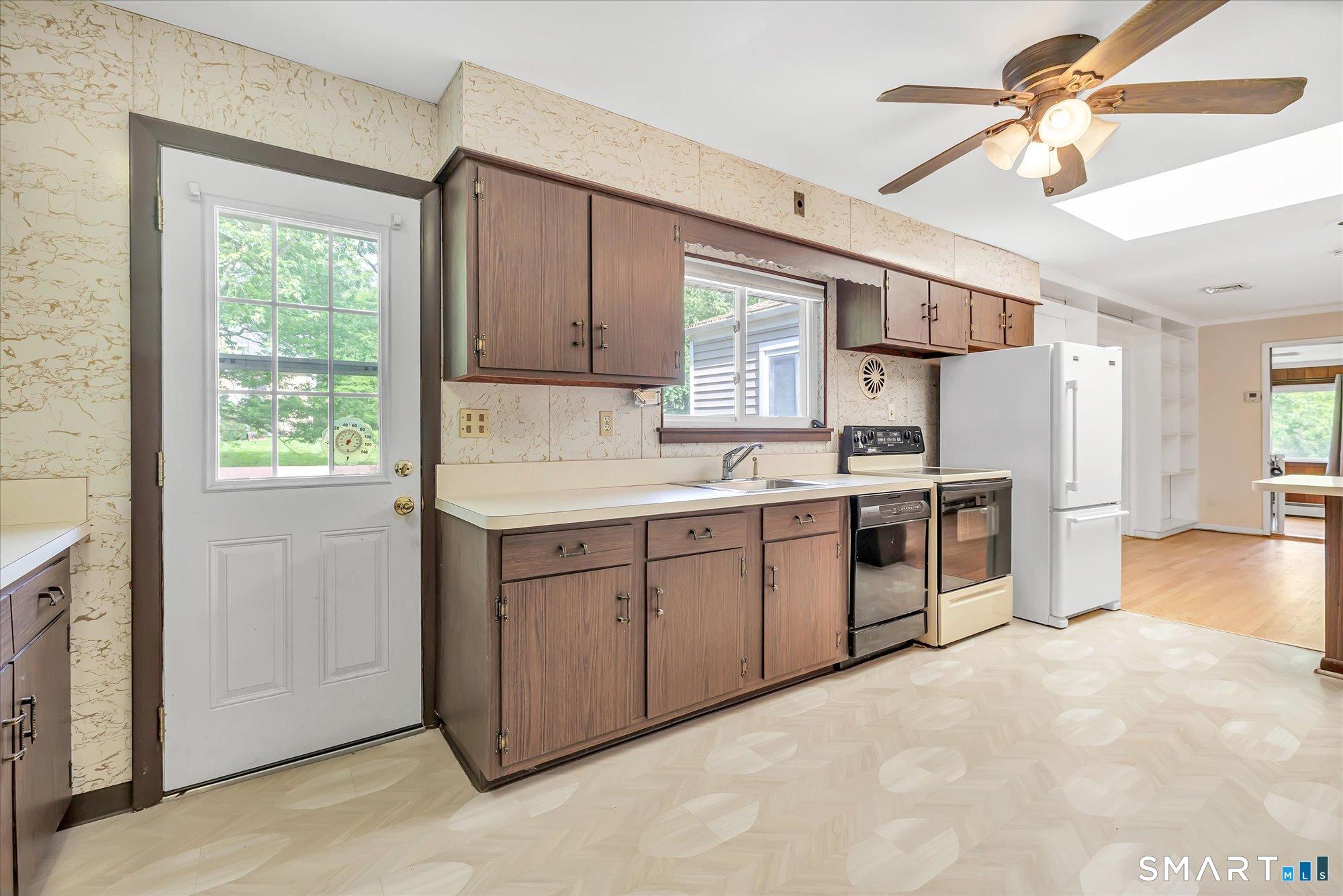 Trumbull, Connecticut, 06611, United States, 3 Bedrooms Bedrooms, ,2 BathroomsBathrooms,Residential,For Sale,2048685