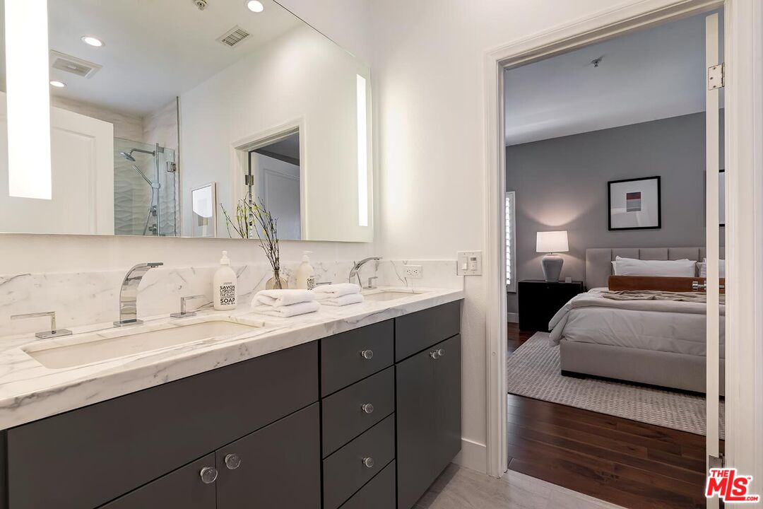 Pacific Palisades, California, 90272, United States, 4 Bedrooms Bedrooms, ,4 BathroomsBathrooms,Residential,For Sale,1911356