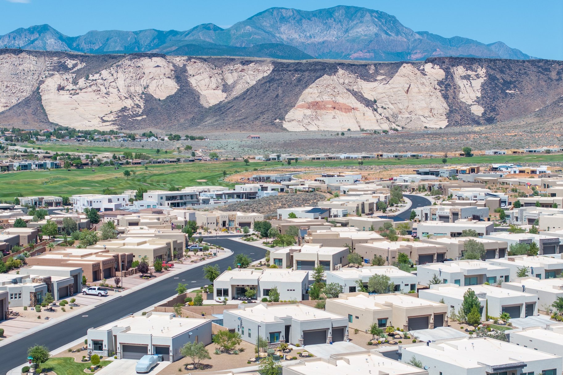  One Level, Private Pool, 3-Car Garage and Views in Pocket Mesa - 物件實景