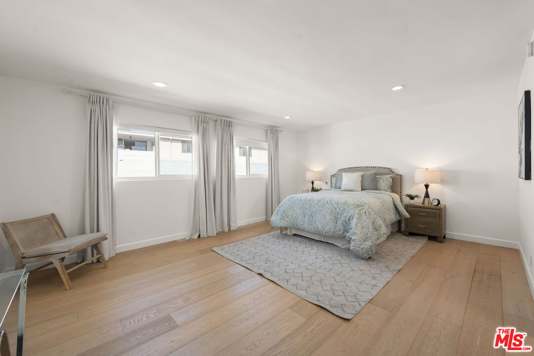 Los Angeles, California, 90046, United States, 3 Bedrooms Bedrooms, ,3 BathroomsBathrooms,Residential,For Sale,1989732