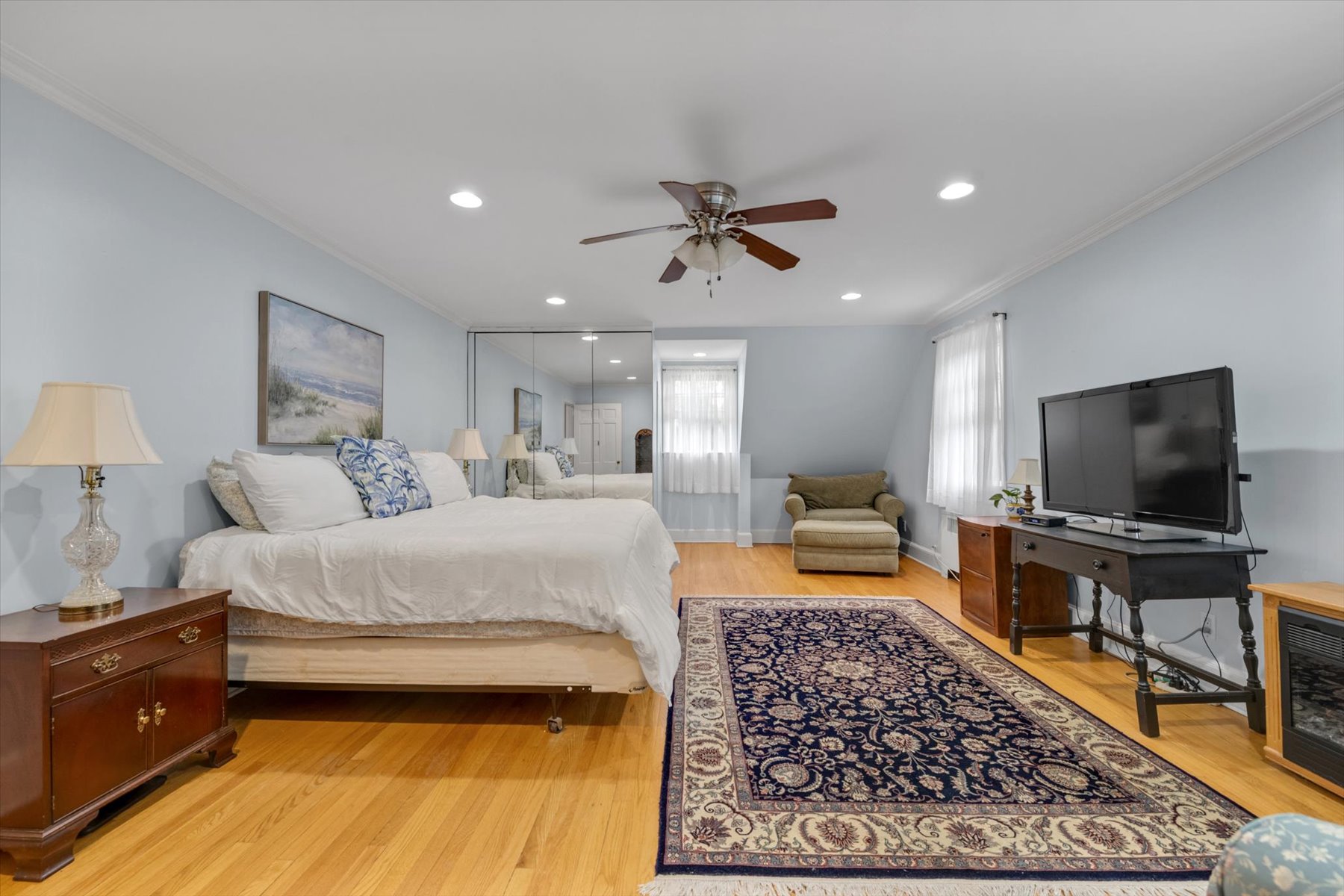  “DETACHED BRICK AND STONE HOME IN FOREST HILLS GARDENS? - 物件實景