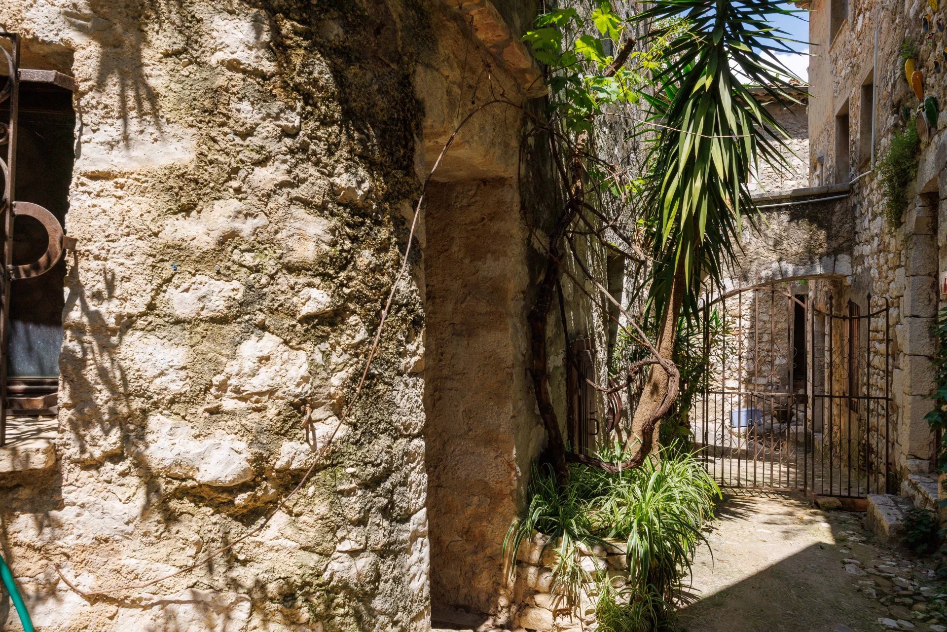 Saint-Paul-de-Vence, Provence-Alpes-Côte d’Azur, 06570, FR, 4 Bedrooms Bedrooms, ,Residential,For Sale,1827667