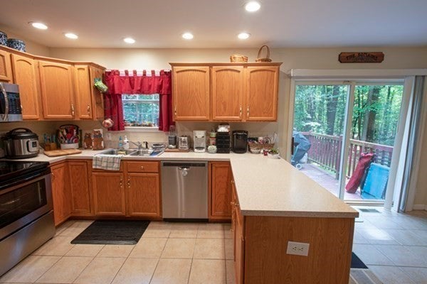 Northampton, Massachusetts, 01062, United States, 3 Bedrooms Bedrooms, ,3 BathroomsBathrooms,Residential,For Sale,1848678