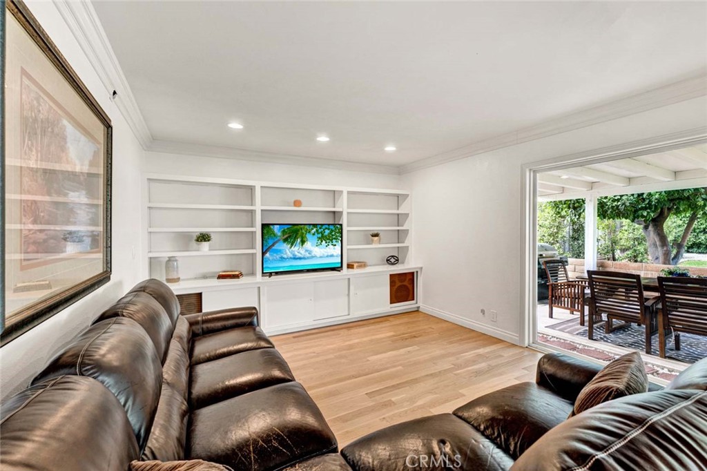 Tustin, California, 92780, United States, 4 Bedrooms Bedrooms, ,3 BathroomsBathrooms,Residential,For Sale,1941038