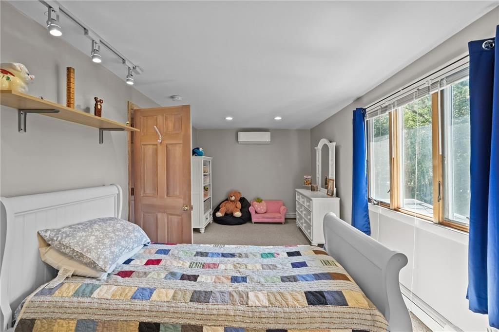 North Kingstown, Rhode Island, 02852, United States, 3 Bedrooms Bedrooms, ,4 BathroomsBathrooms,Residential,For Sale,1973997