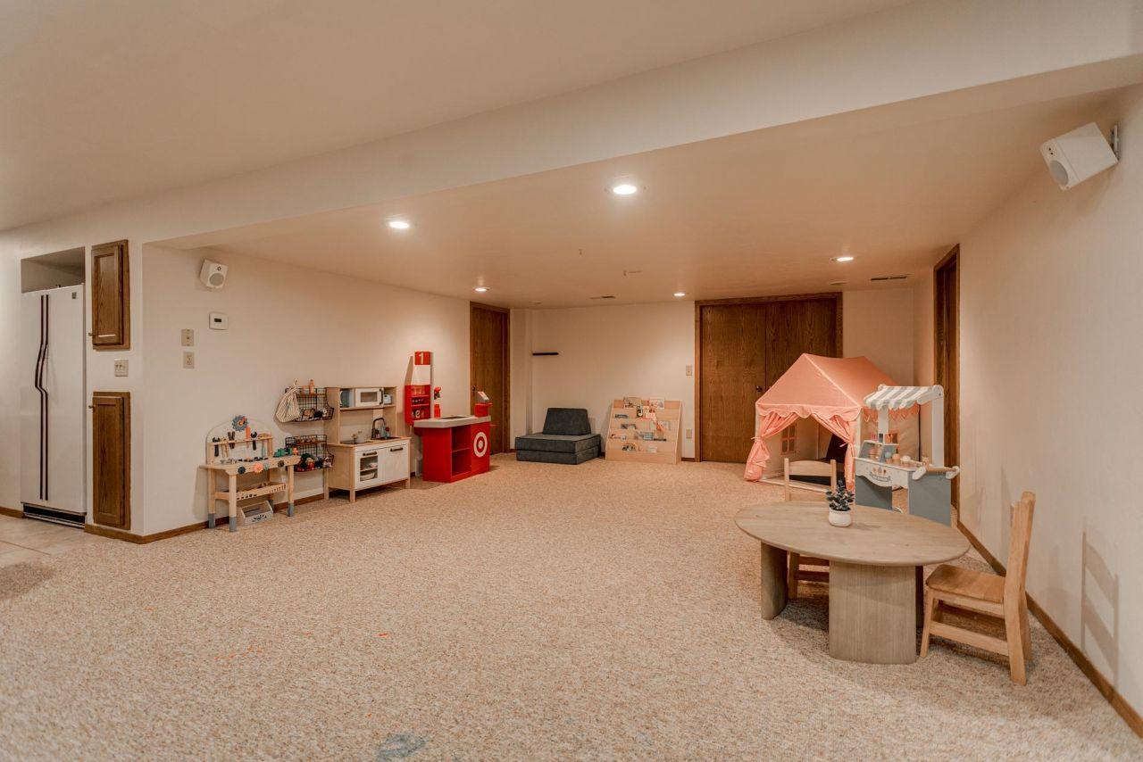 GREEN BAY, Wisconsin, 54313, United States, 5 Bedrooms Bedrooms, ,4 BathroomsBathrooms,Residential,For Sale,1768354