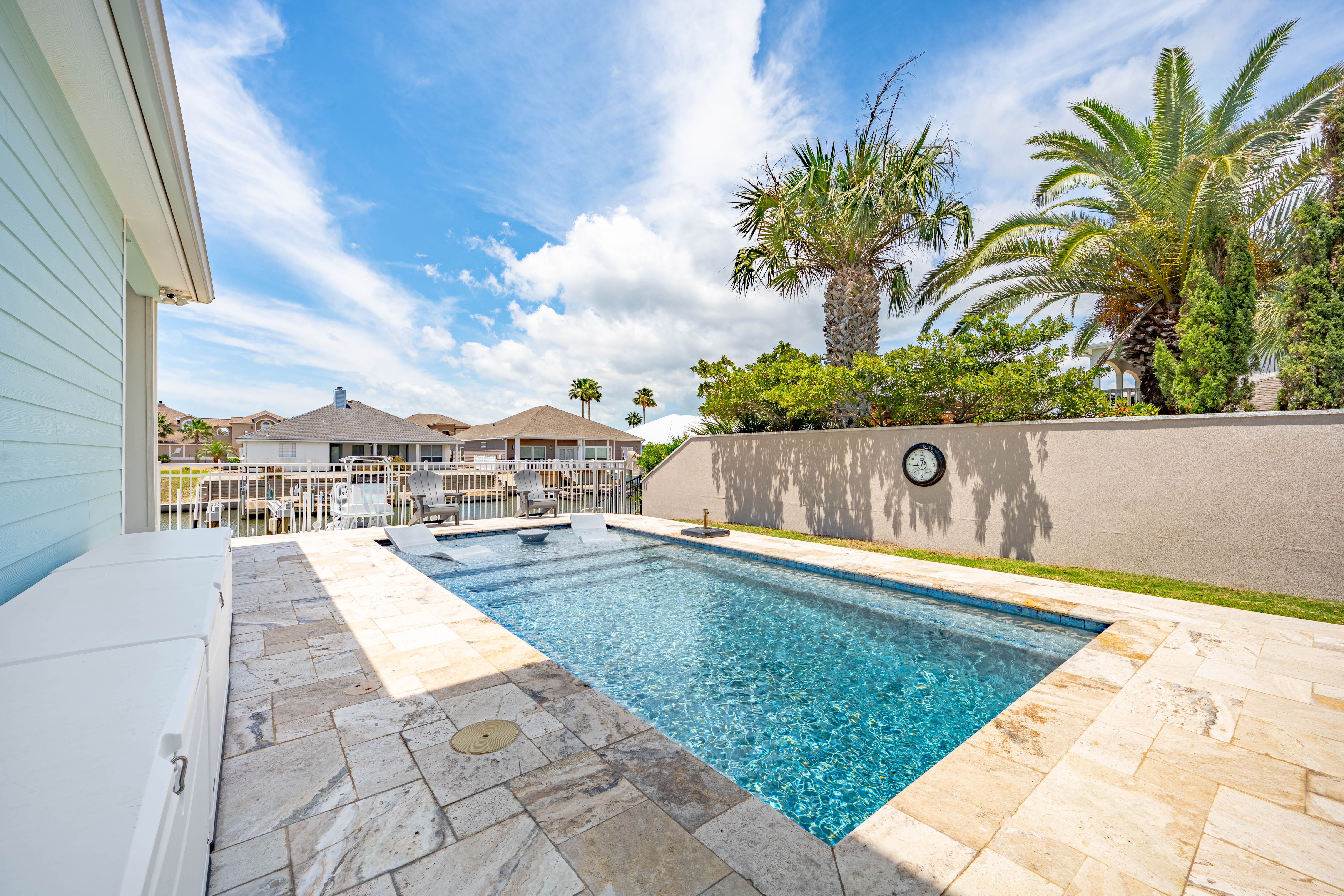  Spacious and Serene Canal-Front Living - 物件實景
